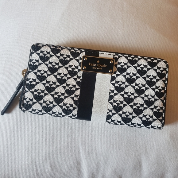 NWOT Kate Spade Wallet - Picture 1 of 7